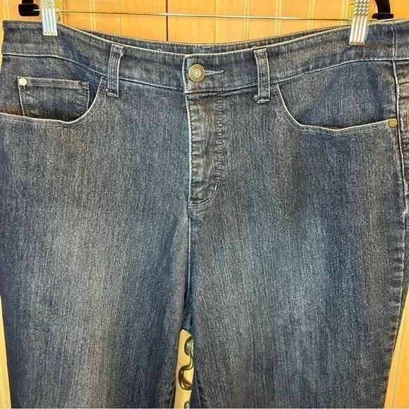 Christopher & Banks Classic Fit Straight Leg Jeans Size 16 Petite - Picture 3 of 16